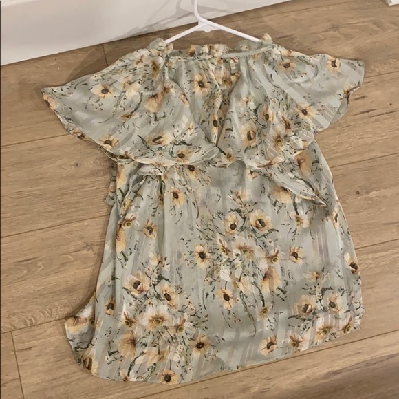 H & M flowy top - Picture 3 of 5